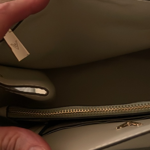 Elegant Cream Tote Bag - Picture 3 of 11